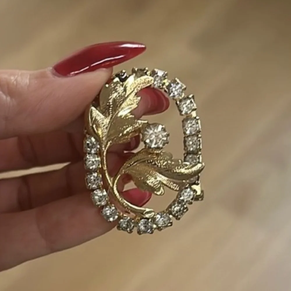 Vintage gold and diamond brooch
